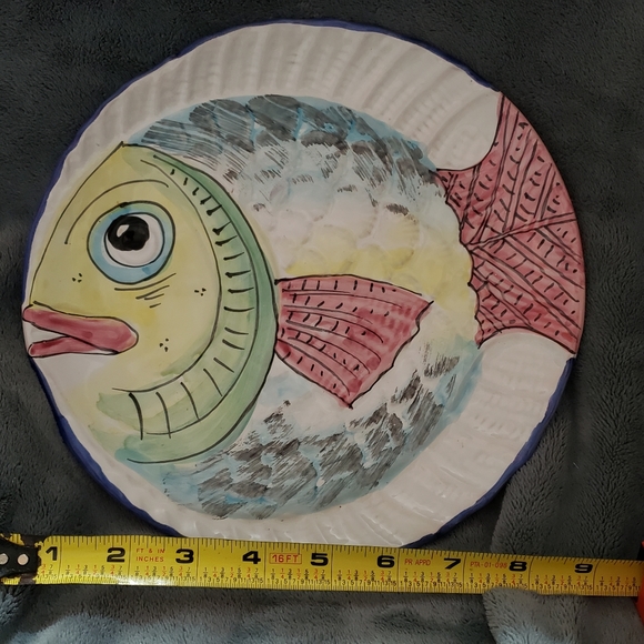 Designer plate with painting of a fish. - Picture 3 of 5
